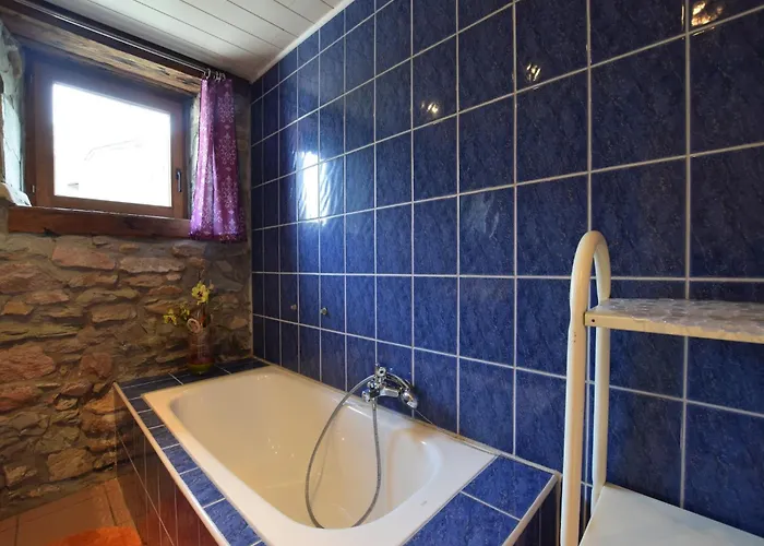 In Petite Langlire With Bubble Bath Holiday home *