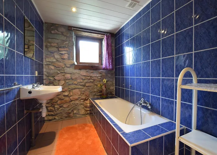 In Petite Langlire With Bubble Bath Holiday home *